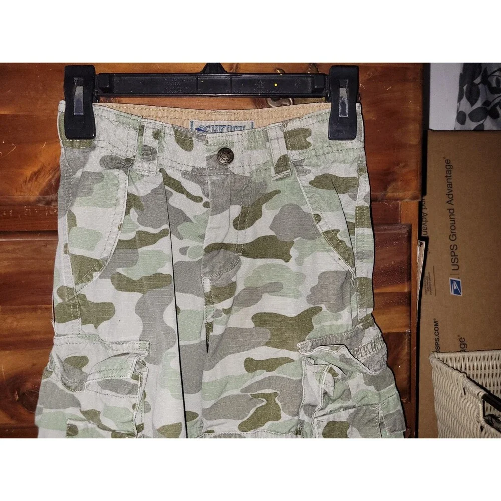 Boys size 5 cargo shorts (AH17)